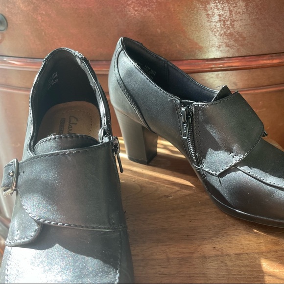 Clark’s black heels - Picture 4 of 8